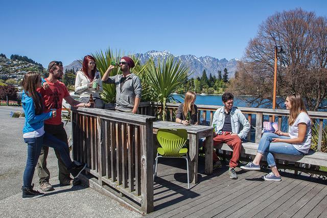 Bumbles Backpackers Vandrarhem Queenstown Exteriör bild