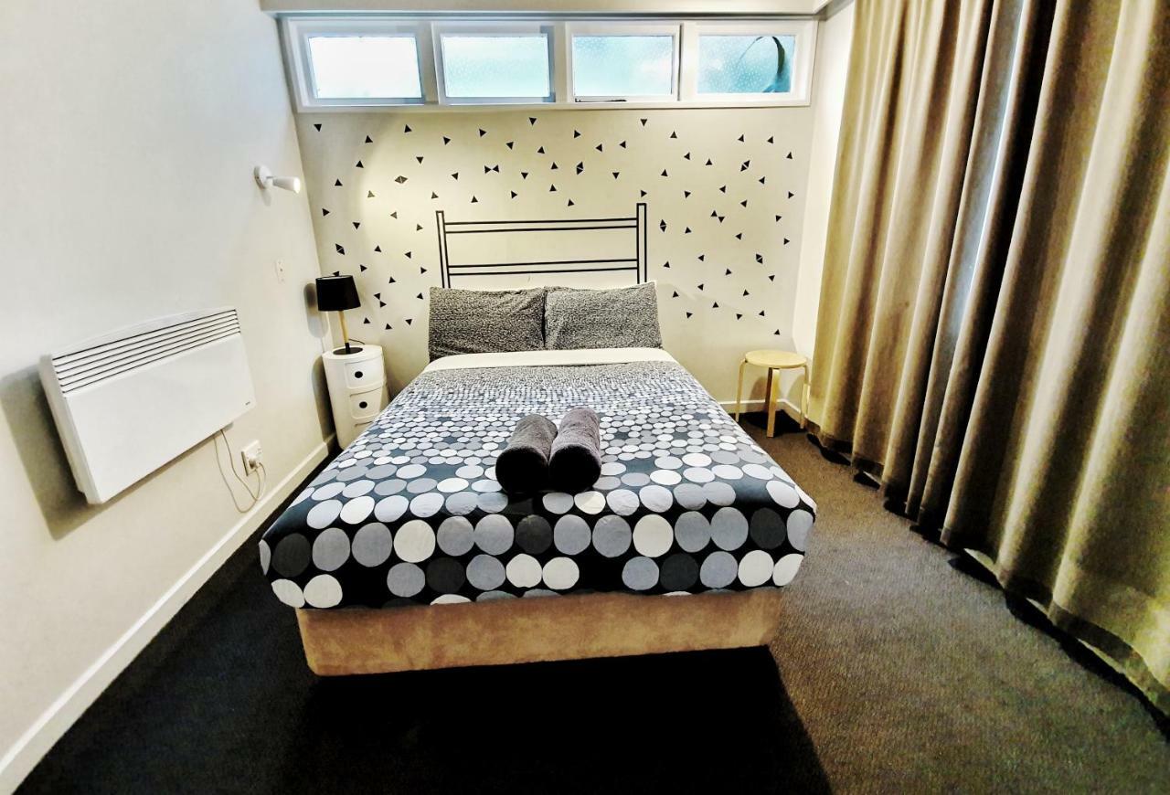 Bumbles Backpackers Vandrarhem Queenstown Exteriör bild
