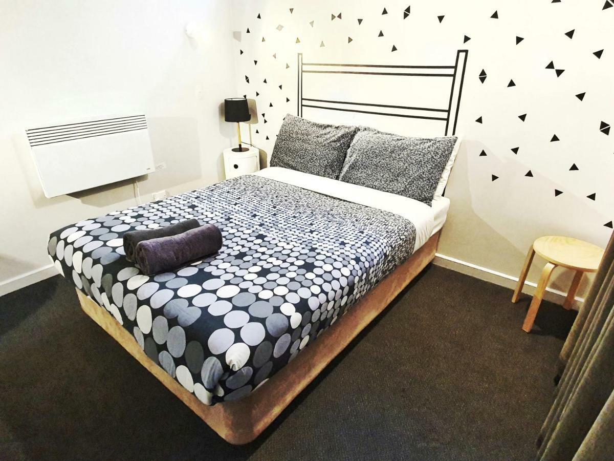 Bumbles Backpackers Vandrarhem Queenstown Exteriör bild